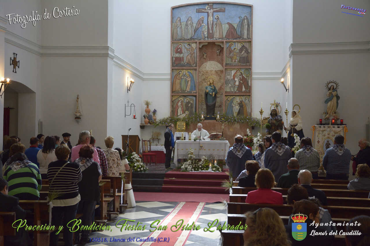 Procesión y bendición de los campos
