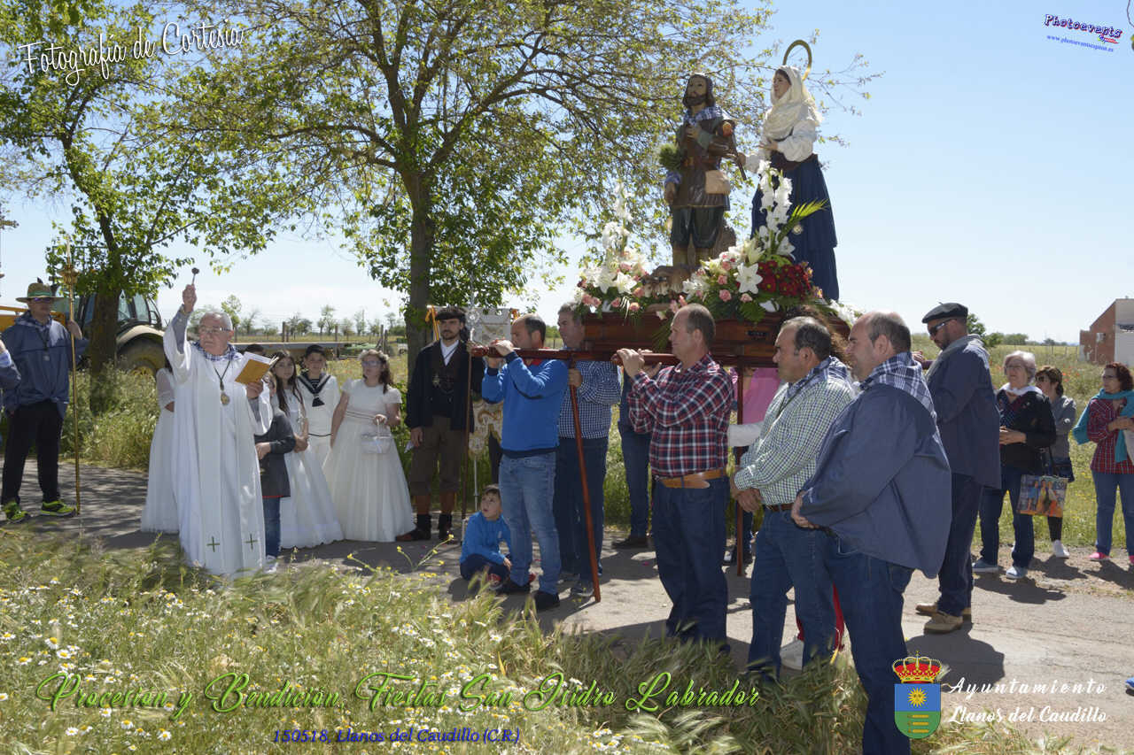 Procesión y bendición de los campos