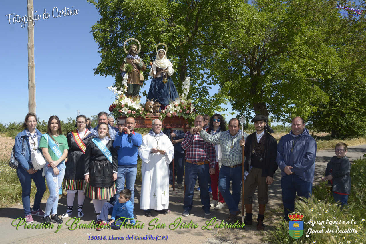 Procesión y bendición de los campos