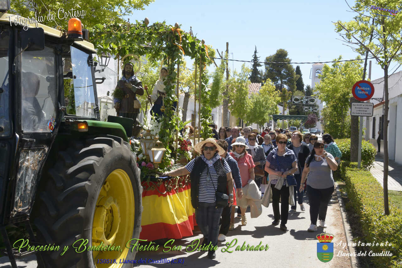 Procesión y bendición de los campos