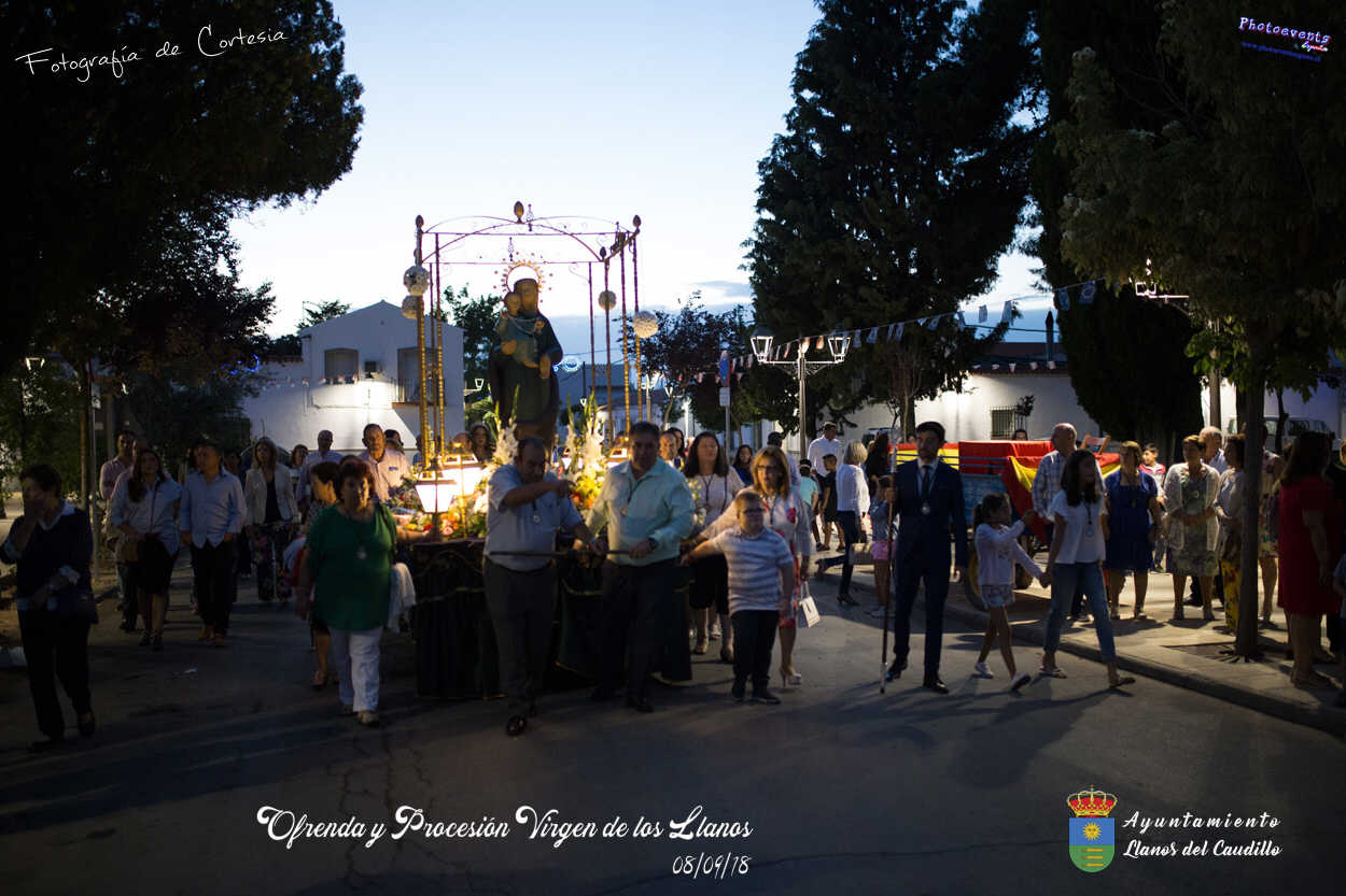 Procesión en honor a la Virgen de los Llanos